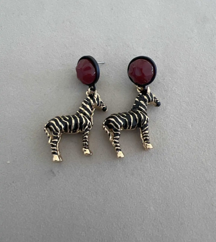 PENDIENTES CEBRA GRANATES